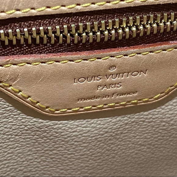 ⭐️SOLD ⭐️ Louis Vuitton Petit (PM) Bucket Bag - Picture 11 of 14